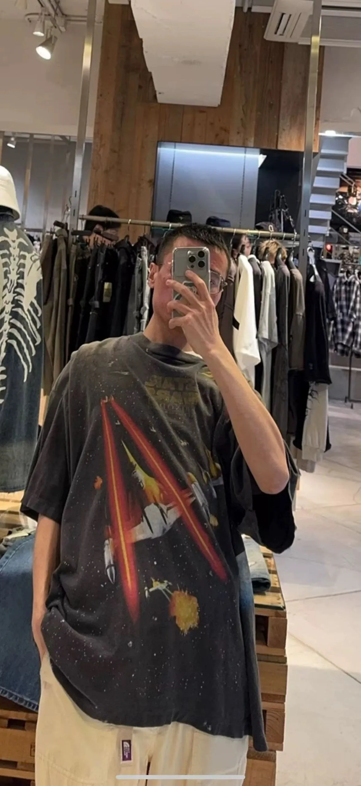 ⚠️The most complex and coolest item of this season, available in stock, available in seconds SAINT Mxxxxxx × STAR WARS SW_SS TEE /STARWARS / BLK Star Wars co-branded model. Fighter printed TEE. Washed black S-XL. Super complex and unconstrained printing design. The T-shirt using the vision of the "N-1 Star Fighter" in Star Wars is the most screen-printed item this season, reaching an astonishing 372 screens. Even the most difficult-to-print parts of the armpits are printed with luxurious printing. In addition, they are also hand-made distressed, splashed with ink, faded with water, and hand-damaged to complete this special and perfect work of art!